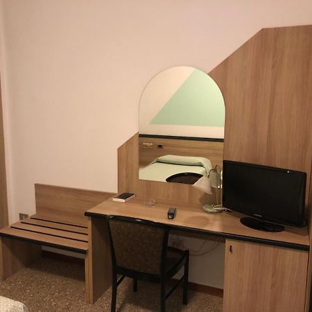 Hotel Roma Cassano Magnago Bagian luar foto