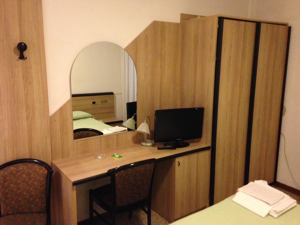 Hotel Roma Cassano Magnago Bagian luar foto