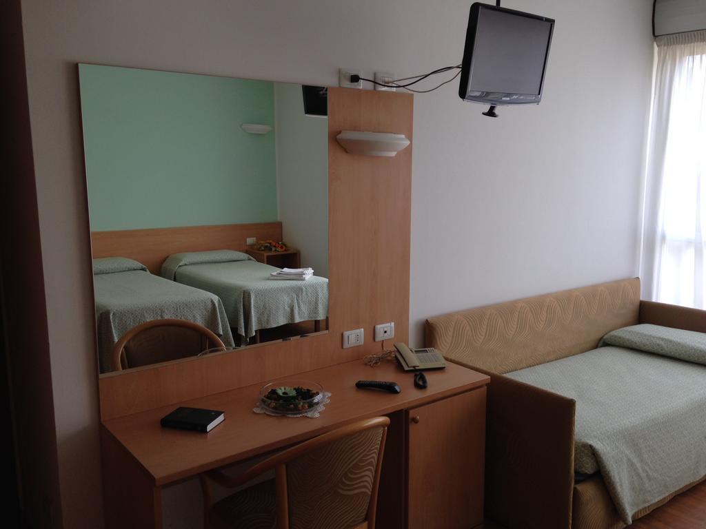 Hotel Roma Cassano Magnago Bagian luar foto