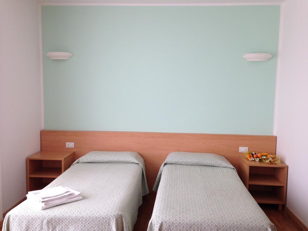 Hotel Roma Cassano Magnago Bagian luar foto