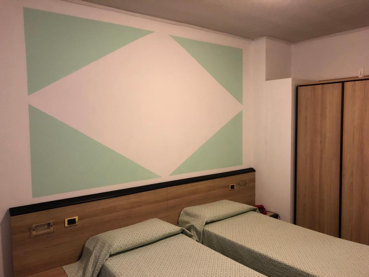Hotel Roma Cassano Magnago Bagian luar foto